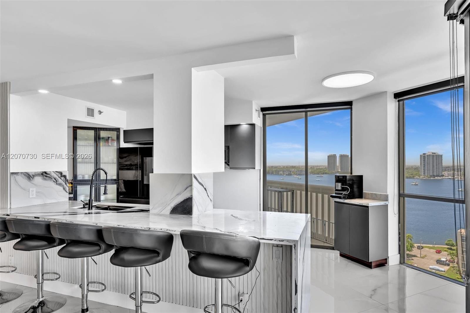 1000 W Island Boulevard 1710, Aventura, FL 33160 photo 5