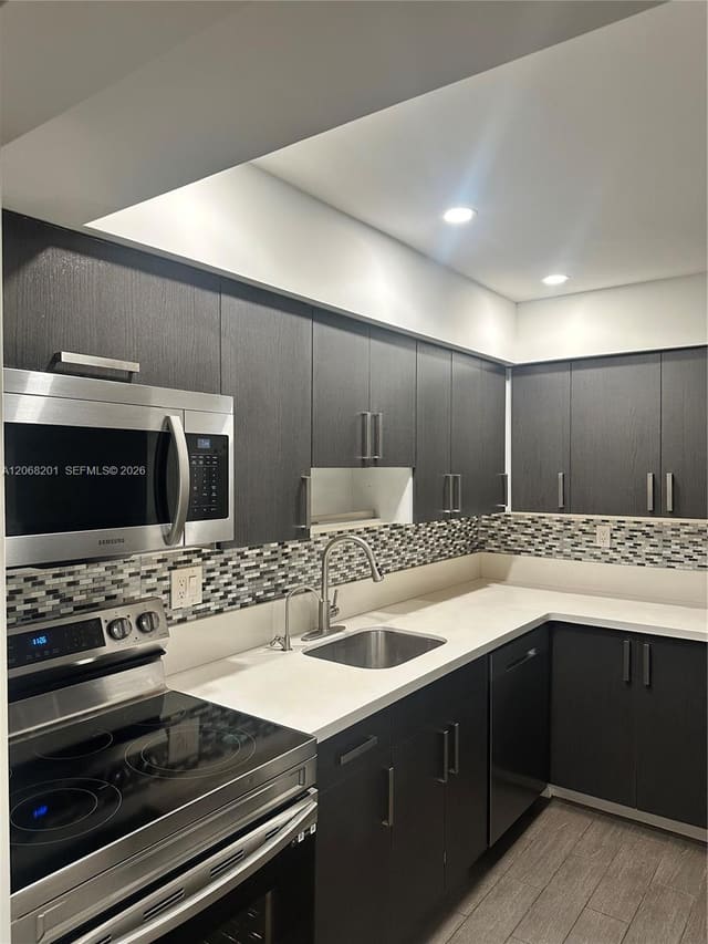 9449 SW 76th Street T5, Miami, FL 33173