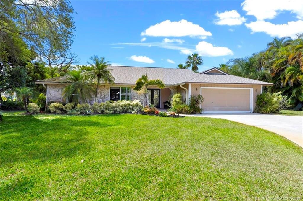 3074 NE Loquat Lane, Jensen Beach, FL 34957
