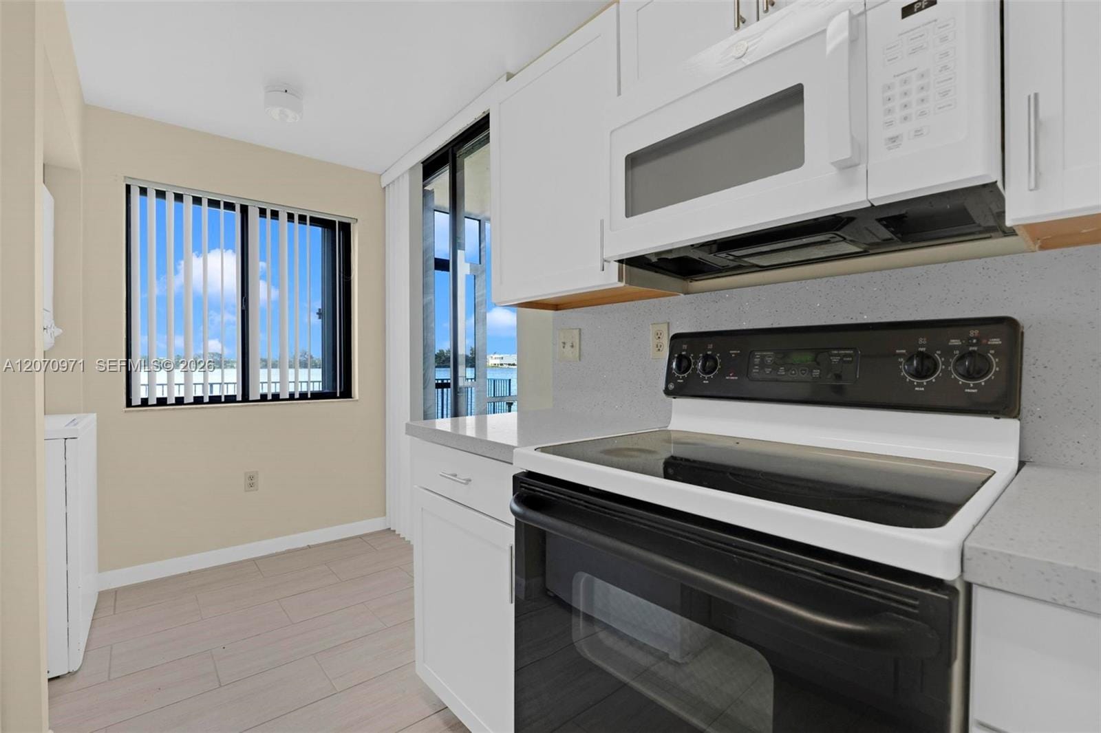 15545 N Miami Lakeway N 106 — photo 3