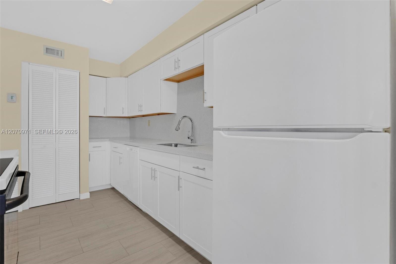 15545 N Miami Lakeway N 106 — photo 6
