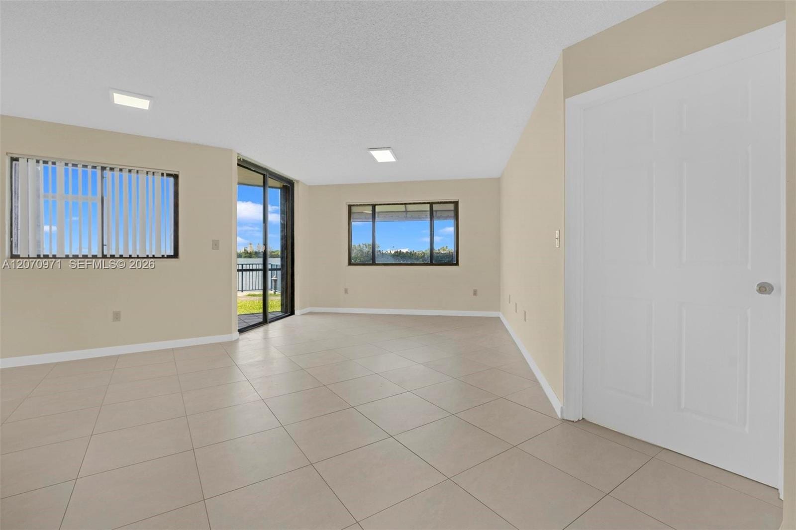 15545 N Miami Lakeway N 106 — photo 8