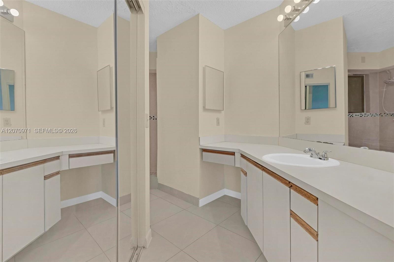 15545 N Miami Lakeway N 106 — photo 10