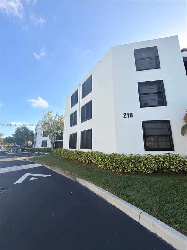 210 Lake Pointe Drive 210, Oakland Park, FL 33309
