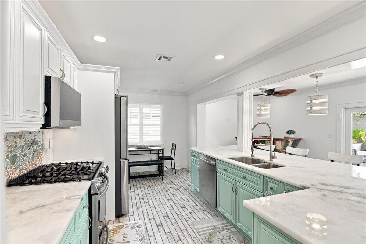 1736 NW 39th Street — photo 12