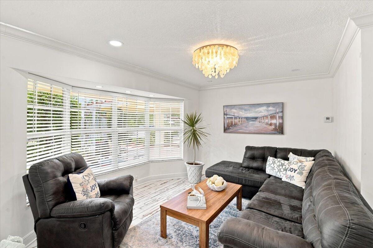 1736 NW 39th Street — photo 8
