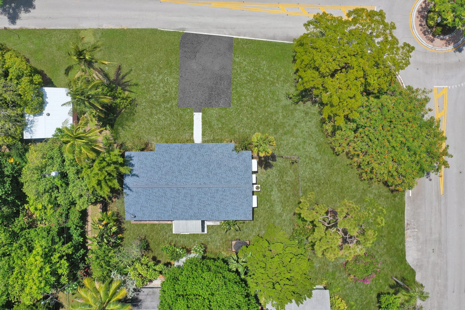 611 SW 7TH Street — photo 3