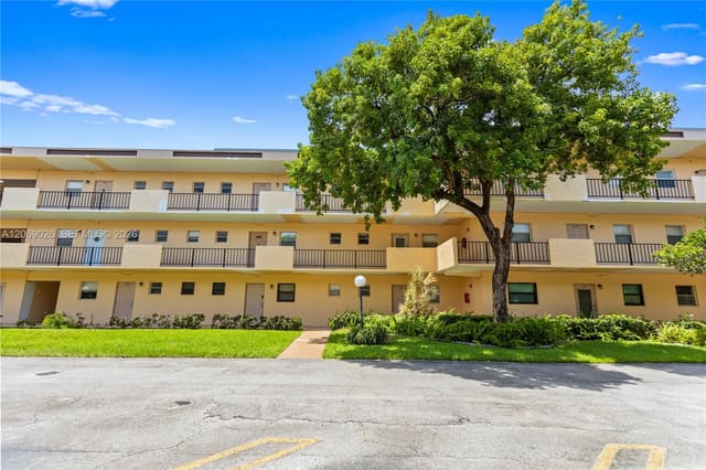 201 Berkley Road 309, Hollywood, FL 33024