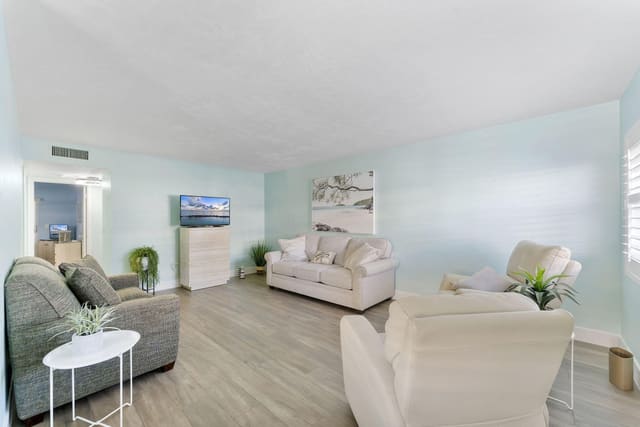 3322 CYNTHIA Lane 102, Lake Worth Beach, FL 33461