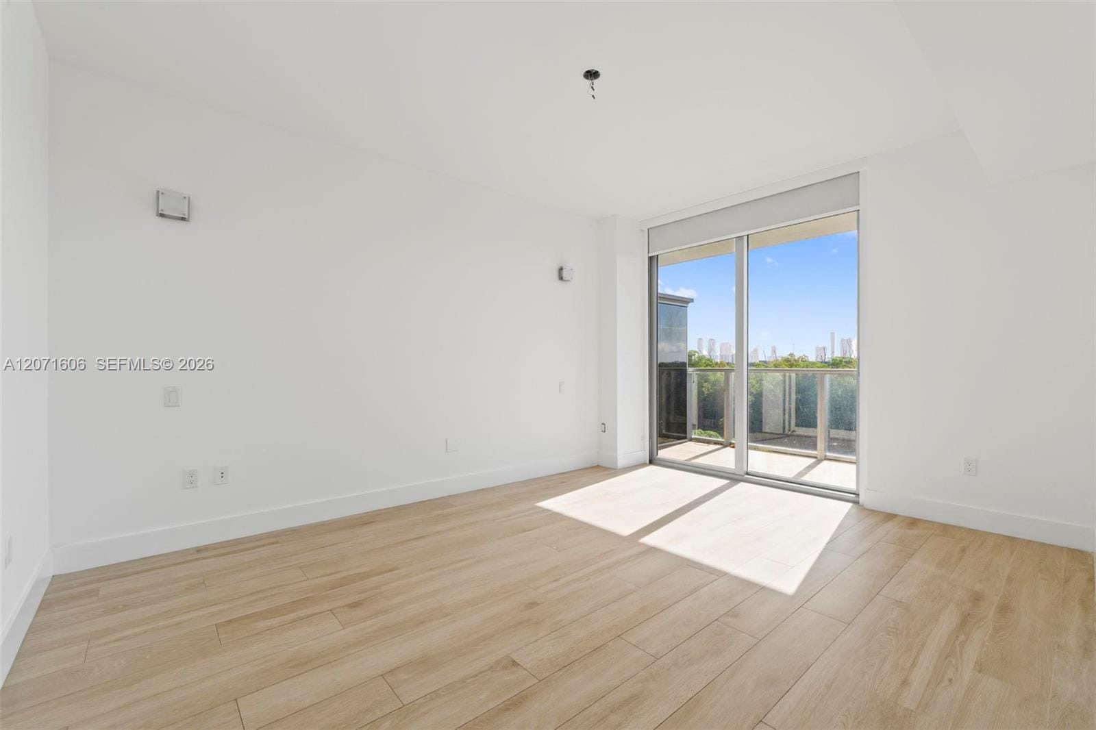 16385 Biscayne Boulevard 521, North Miami Beach, FL 33160 photo 17