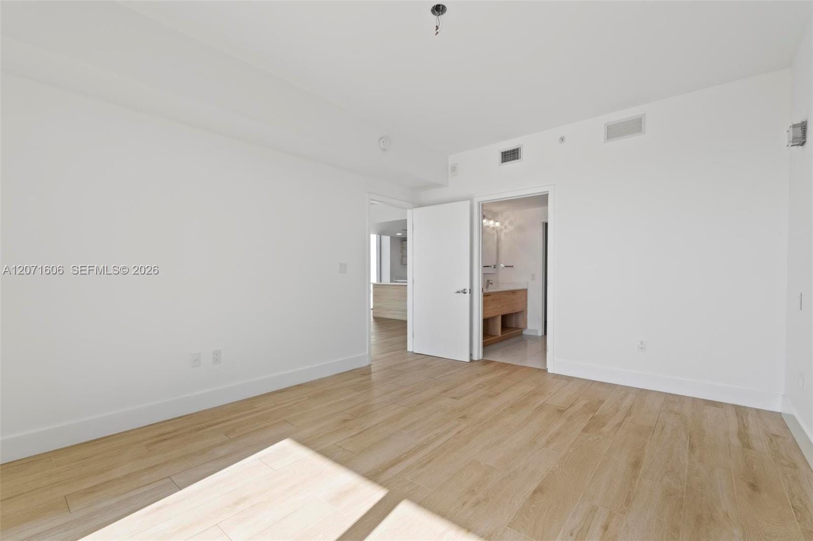 16385 Biscayne Boulevard 521, North Miami Beach, FL 33160 photo 18