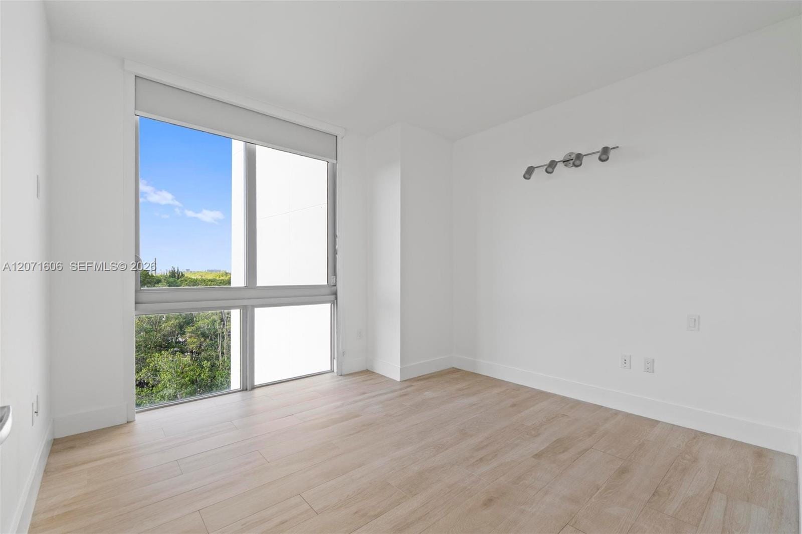 16385 Biscayne Boulevard 521, North Miami Beach, FL 33160 photo 27