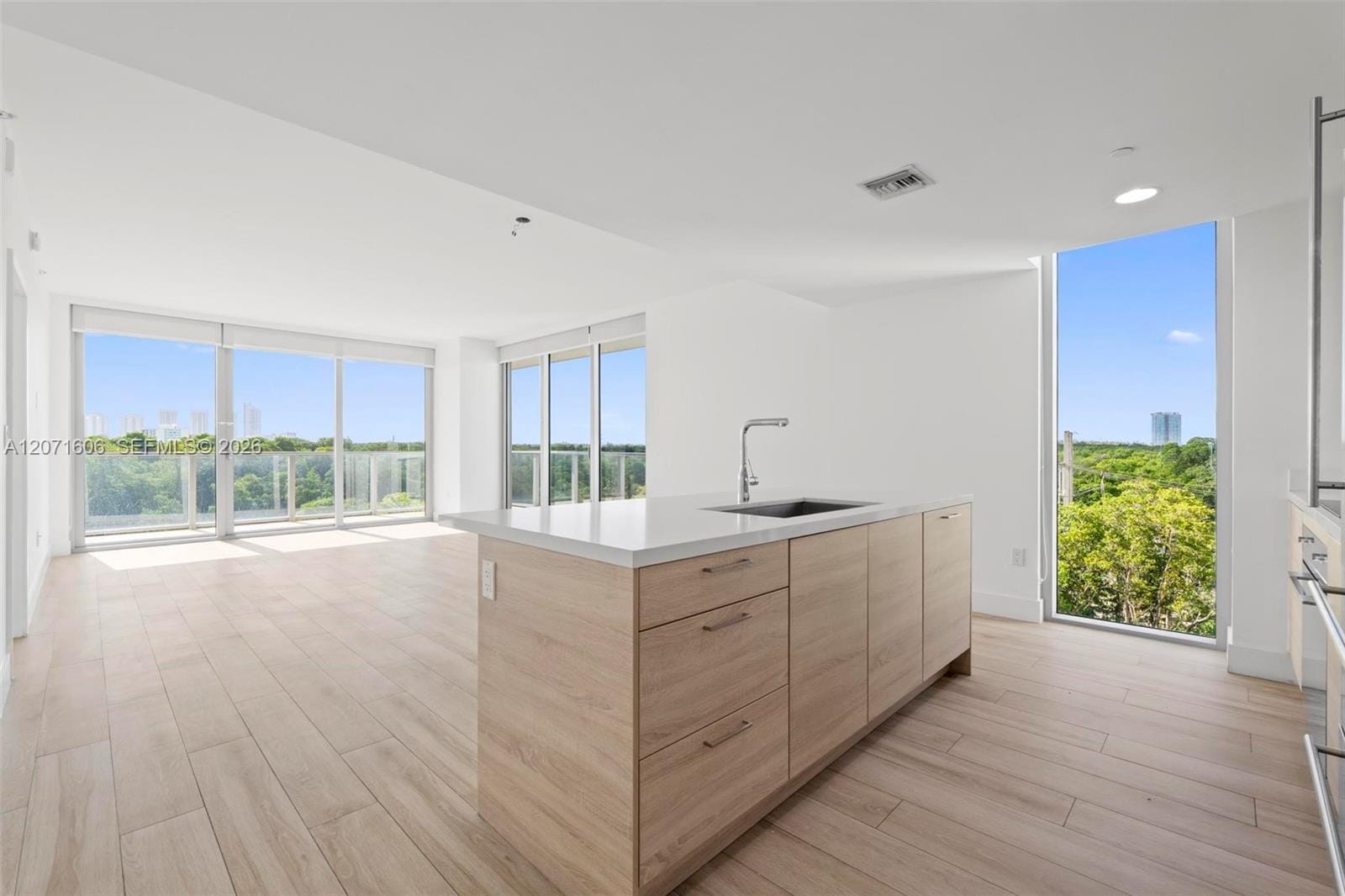 16385 Biscayne Boulevard 521 — photo 5