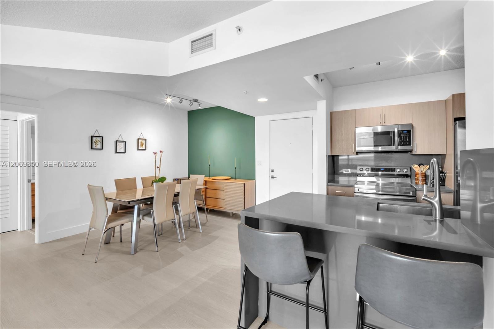 18800 NE 29th Avenue 517 (Fully Renovated) — photo 4