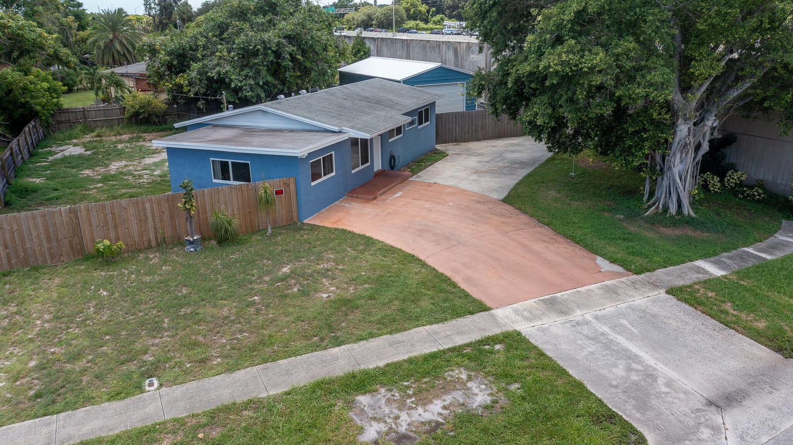 1446 W DREW Street — photo 2