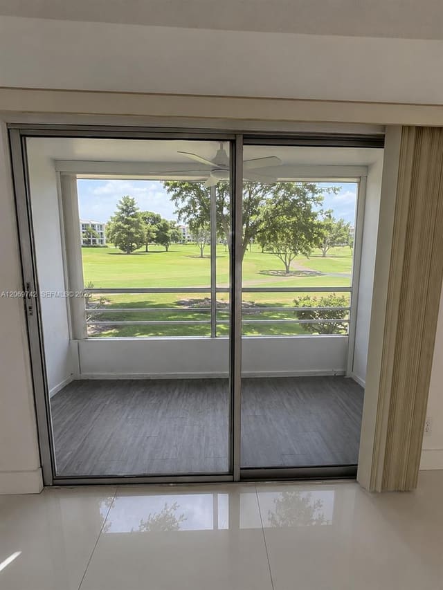 500 SW 130th Terrace 109A, Pembroke Pines, FL 33027