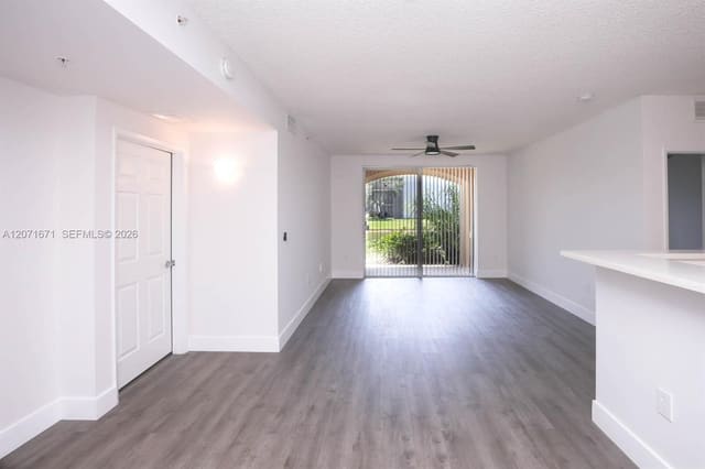 8050 N Nob Hill Road 106, Tamarac, FL 33321