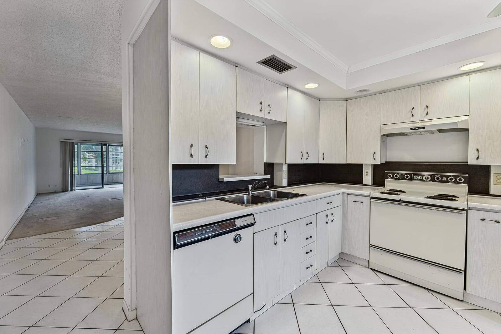 2904 VICTORIA Place L2 — photo 9