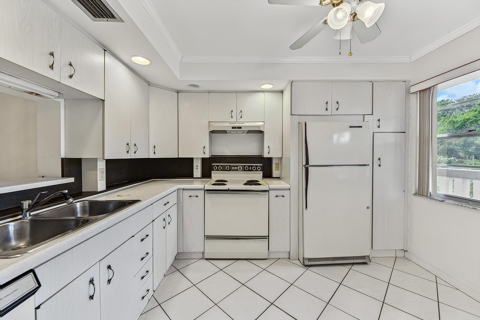 2904 VICTORIA Place L2 — photo 10
