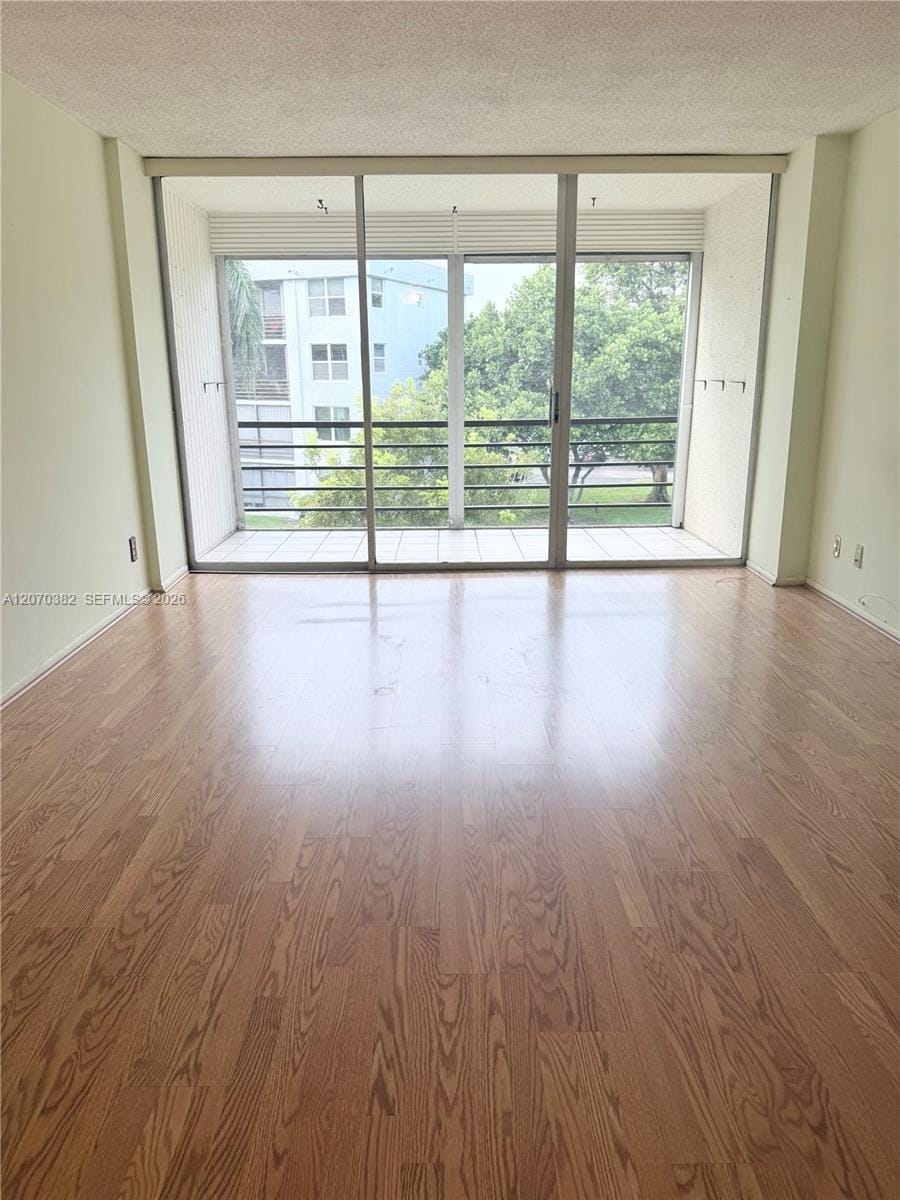 114 Royal Park Drive 3H — photo 5