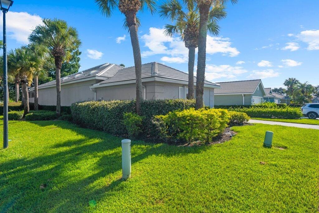 323 NW BENTLEY Circle — photo 3