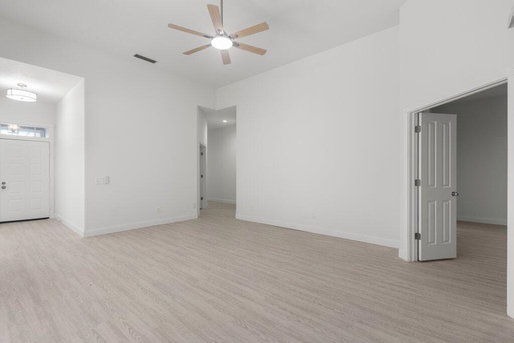 323 NW BENTLEY Circle — photo 9