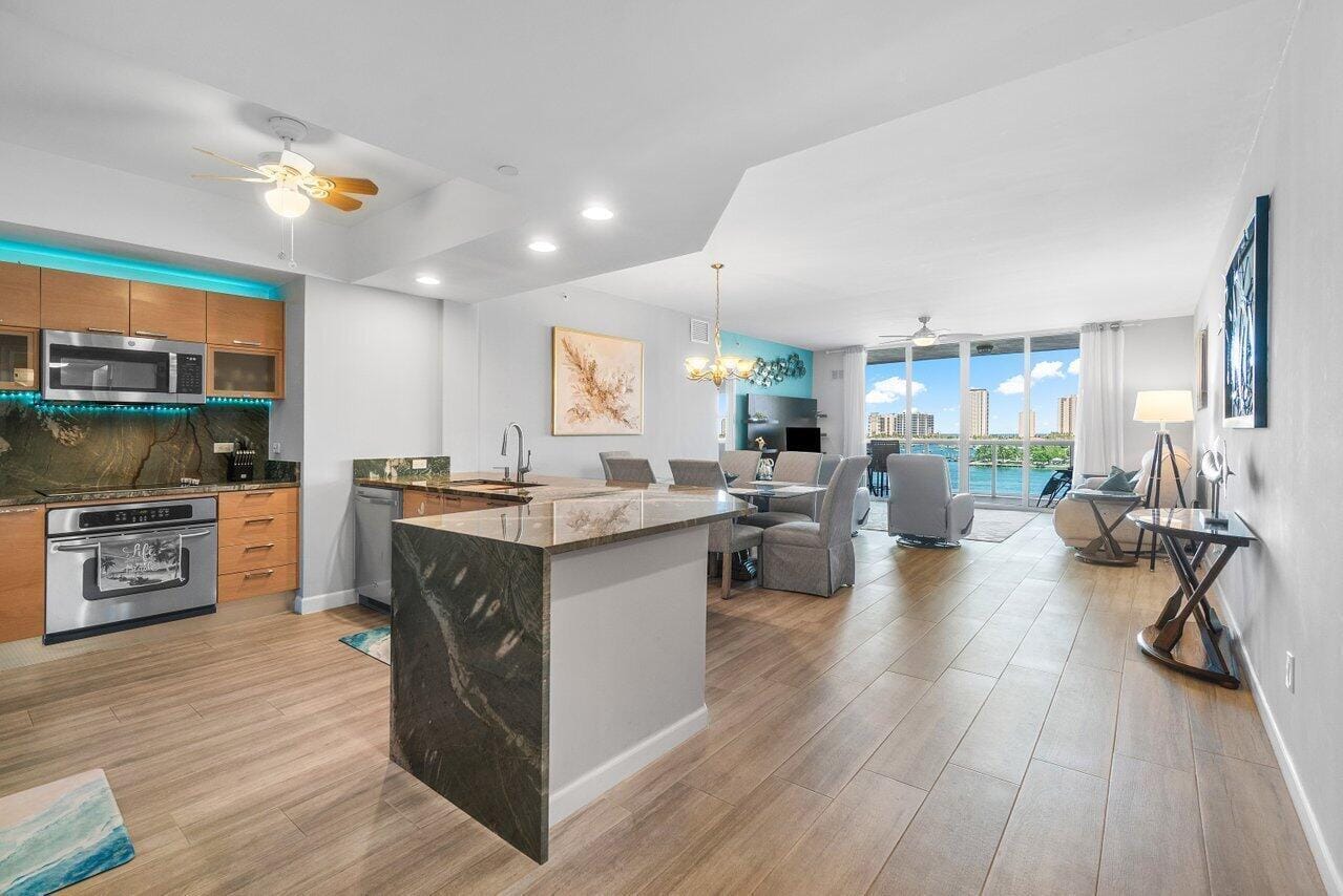 2640 Lake Shore Drive 711 — photo 2