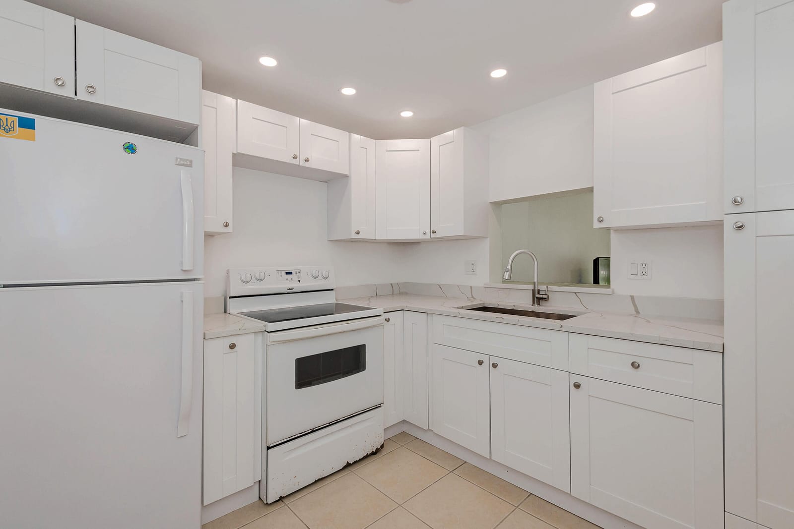 1000 NE 12TH Avenue 104 — photo 2