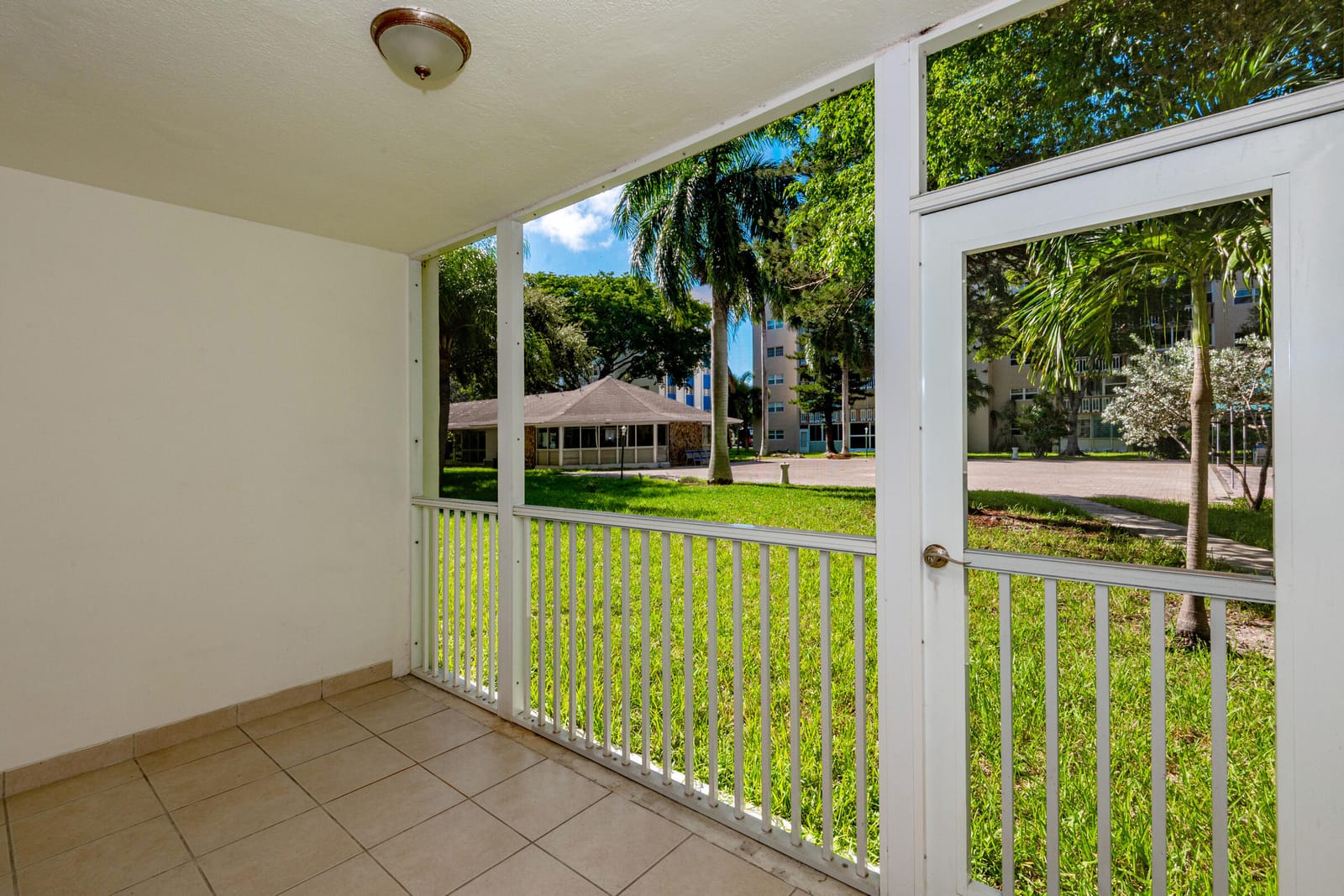 1000 NE 12TH Avenue 104, Hallandale Beach, FL 33009 photo 21