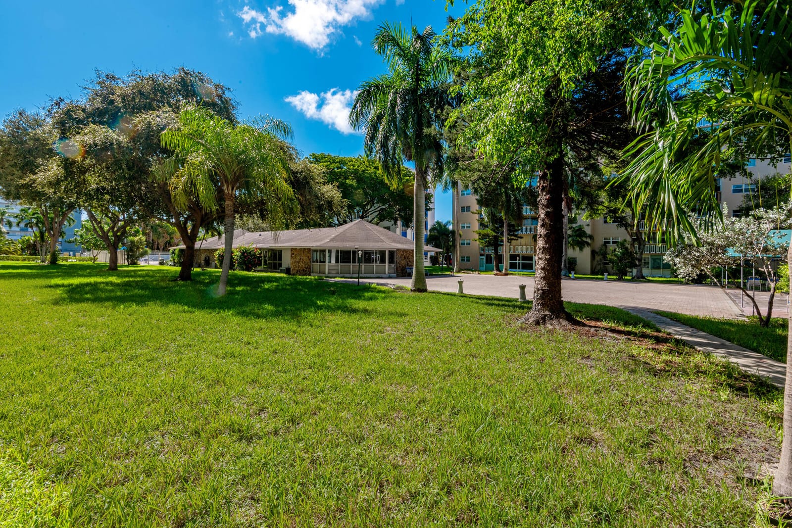 1000 NE 12TH Avenue 104, Hallandale Beach, FL 33009 photo 23