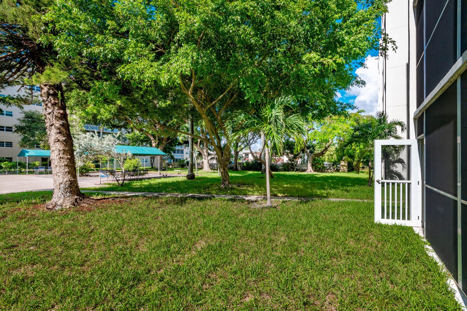 1000 NE 12TH Avenue 104, Hallandale Beach, FL 33009 photo 24
