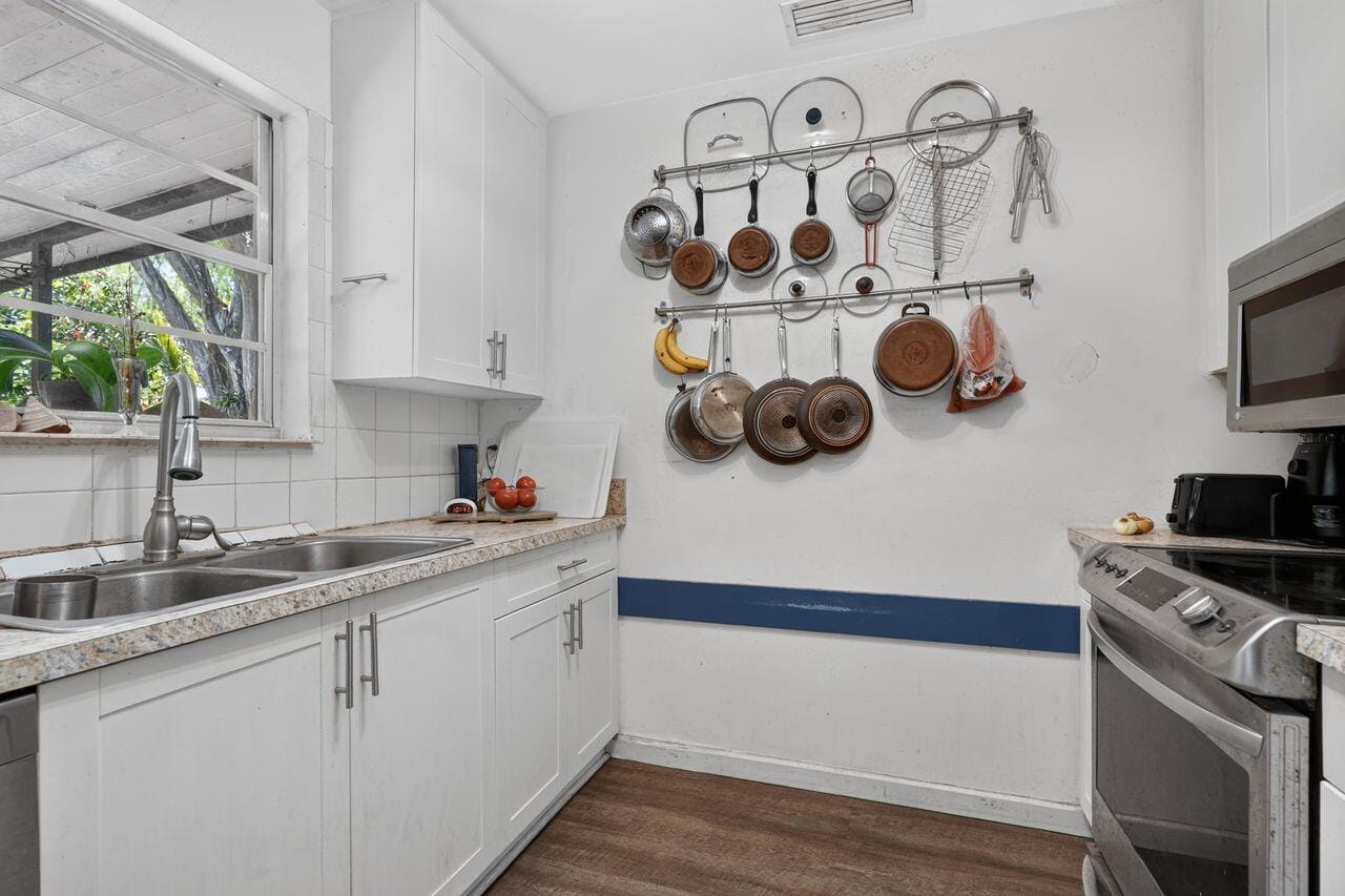 303 S DELAWARE Boulevard — photo 11