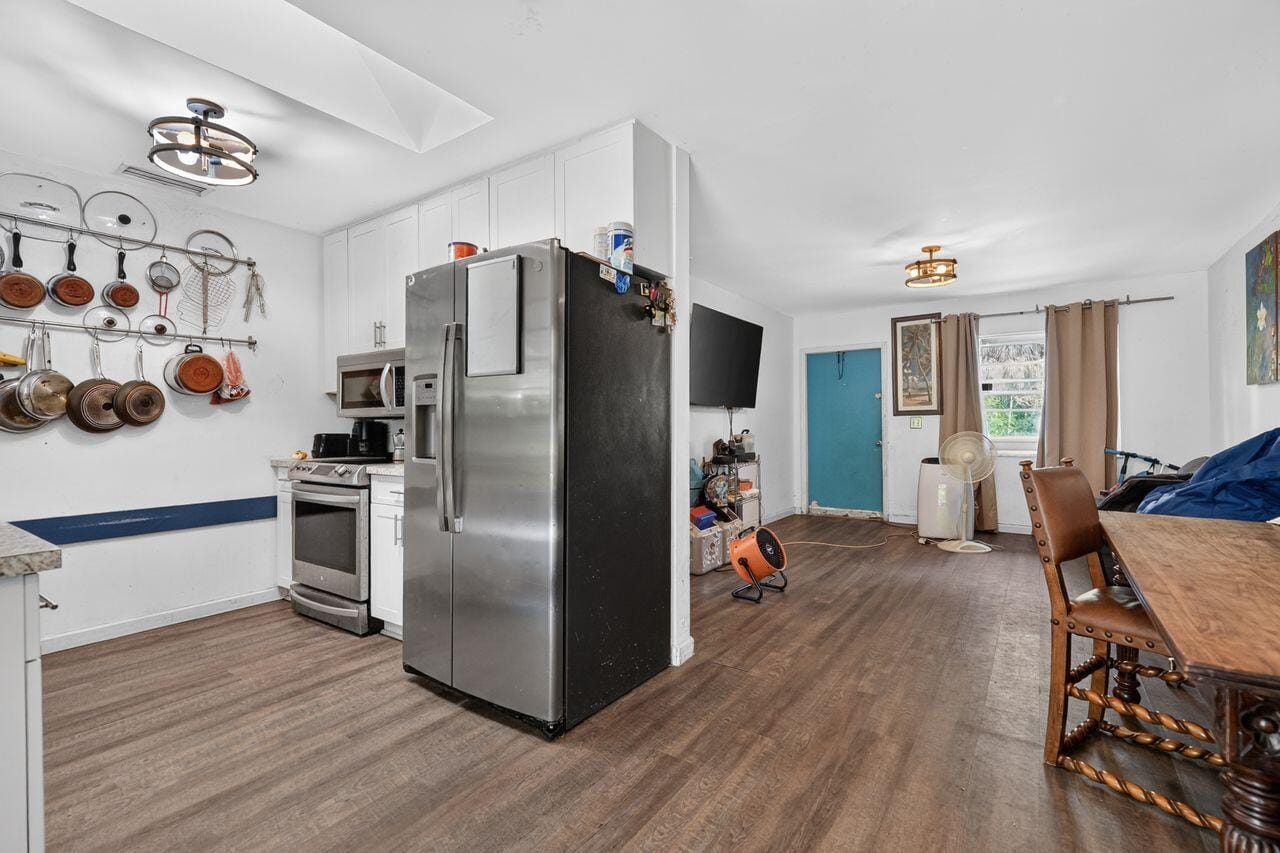 303 S DELAWARE Boulevard — photo 8