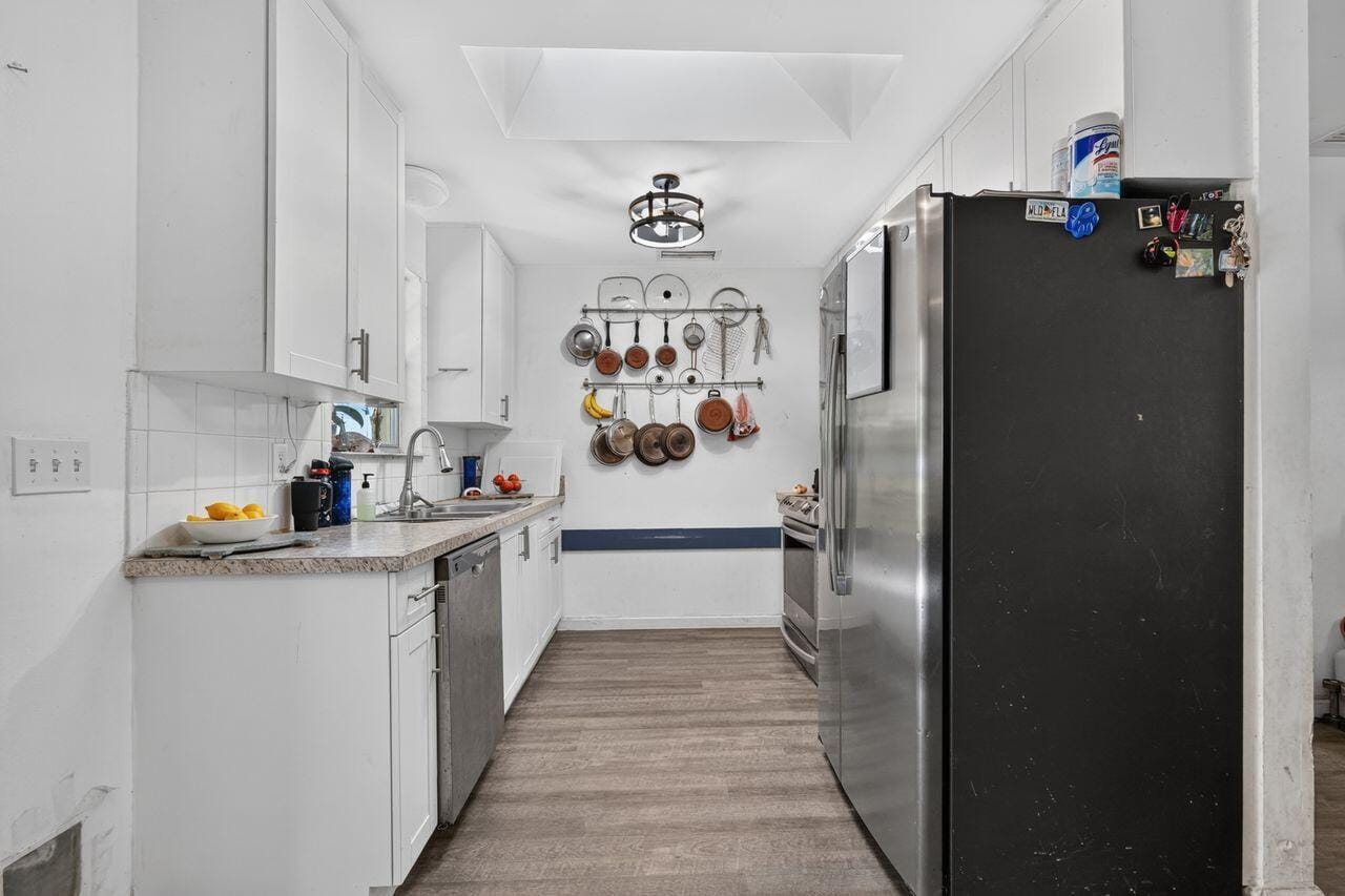 303 S DELAWARE Boulevard — photo 9