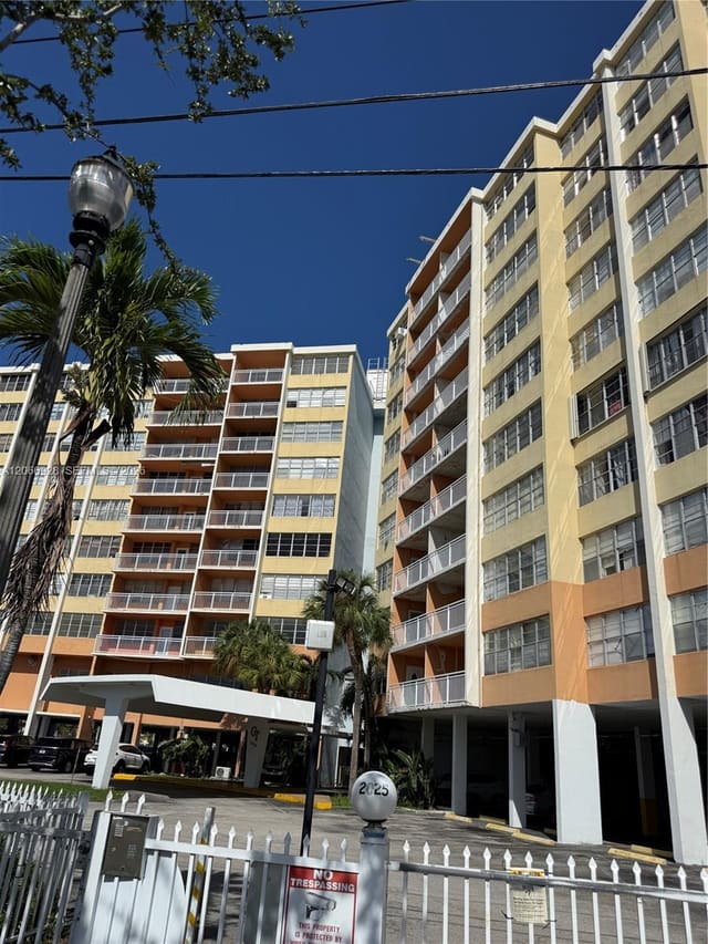 2025 NE 164th Street 707, North Miami Beach, FL 33162