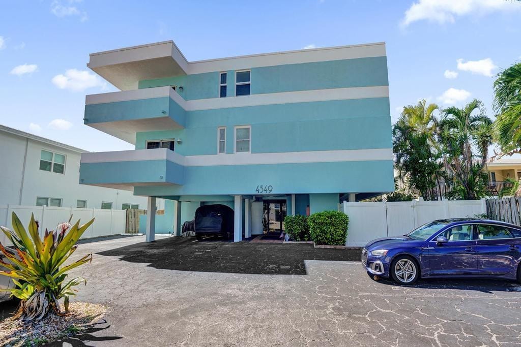 4549 N Ocean Drive 1 — photo 2