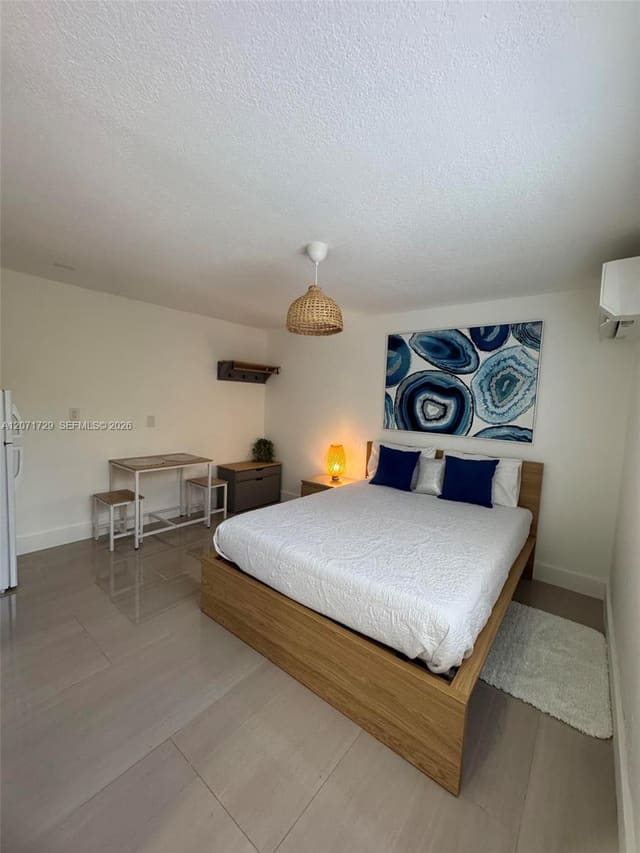 9635 SW 16th Street studio, Miami, FL 33165