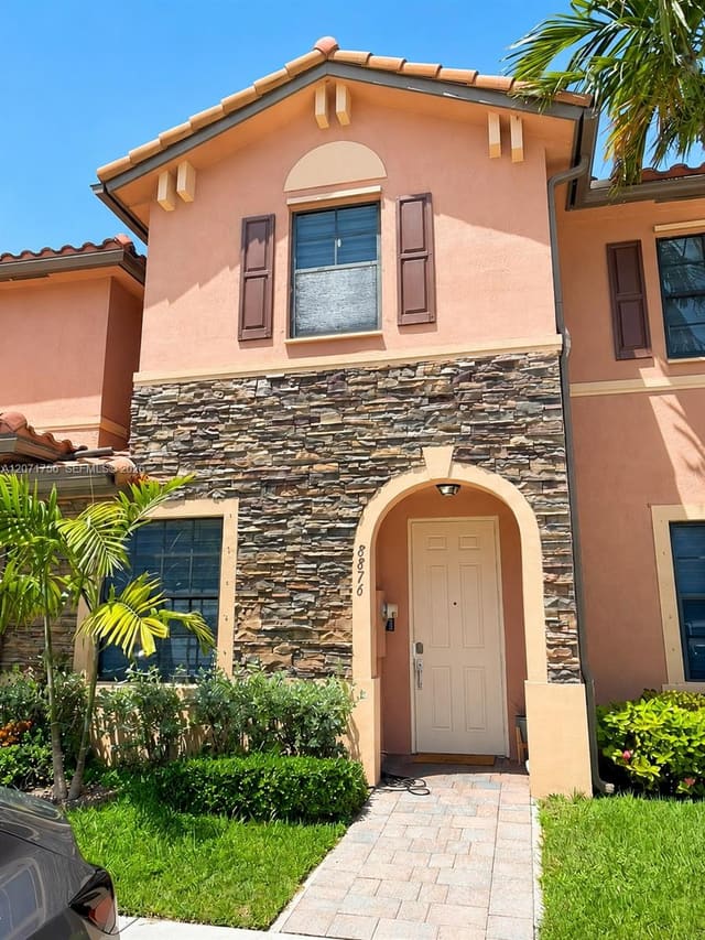 8876 W 35th Way, Bellagio Villas, Hialeah, FL