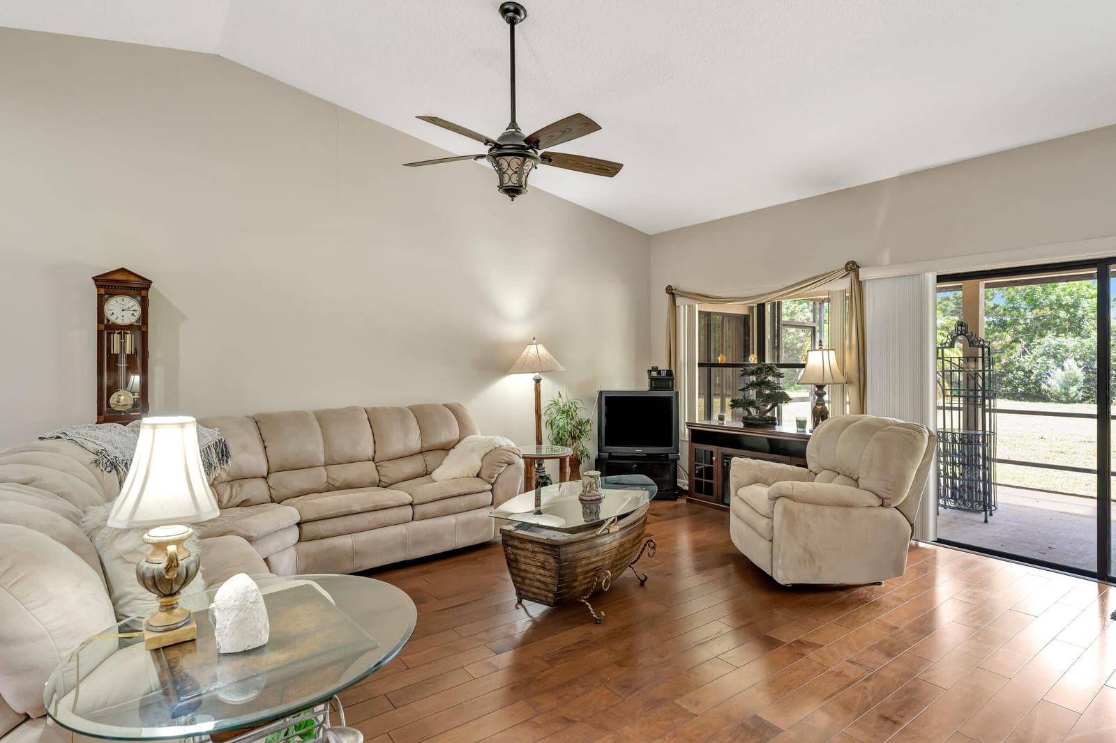 108 Lexington Drive — photo 9
