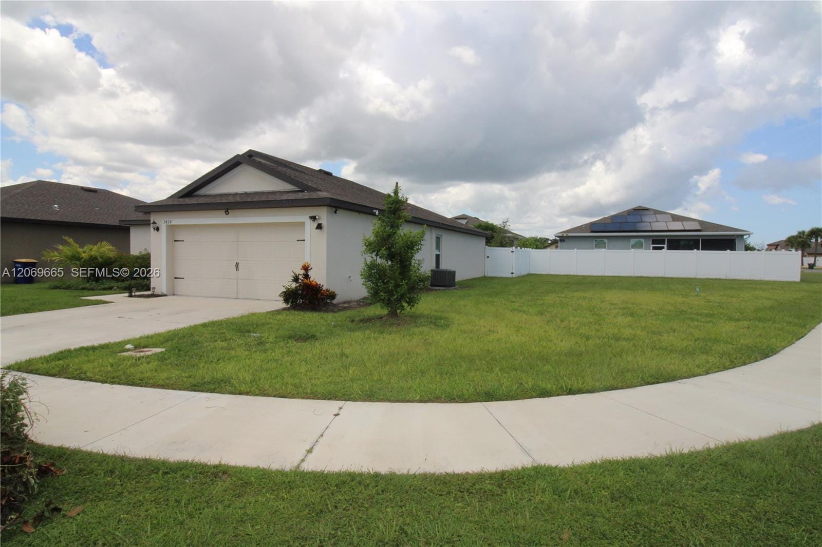 5424 Fantasy Drive — photo 2