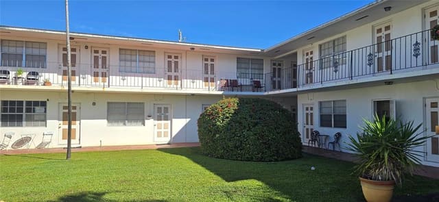 1825 CLEVELAND Street 2, Hollywood, FL 33020