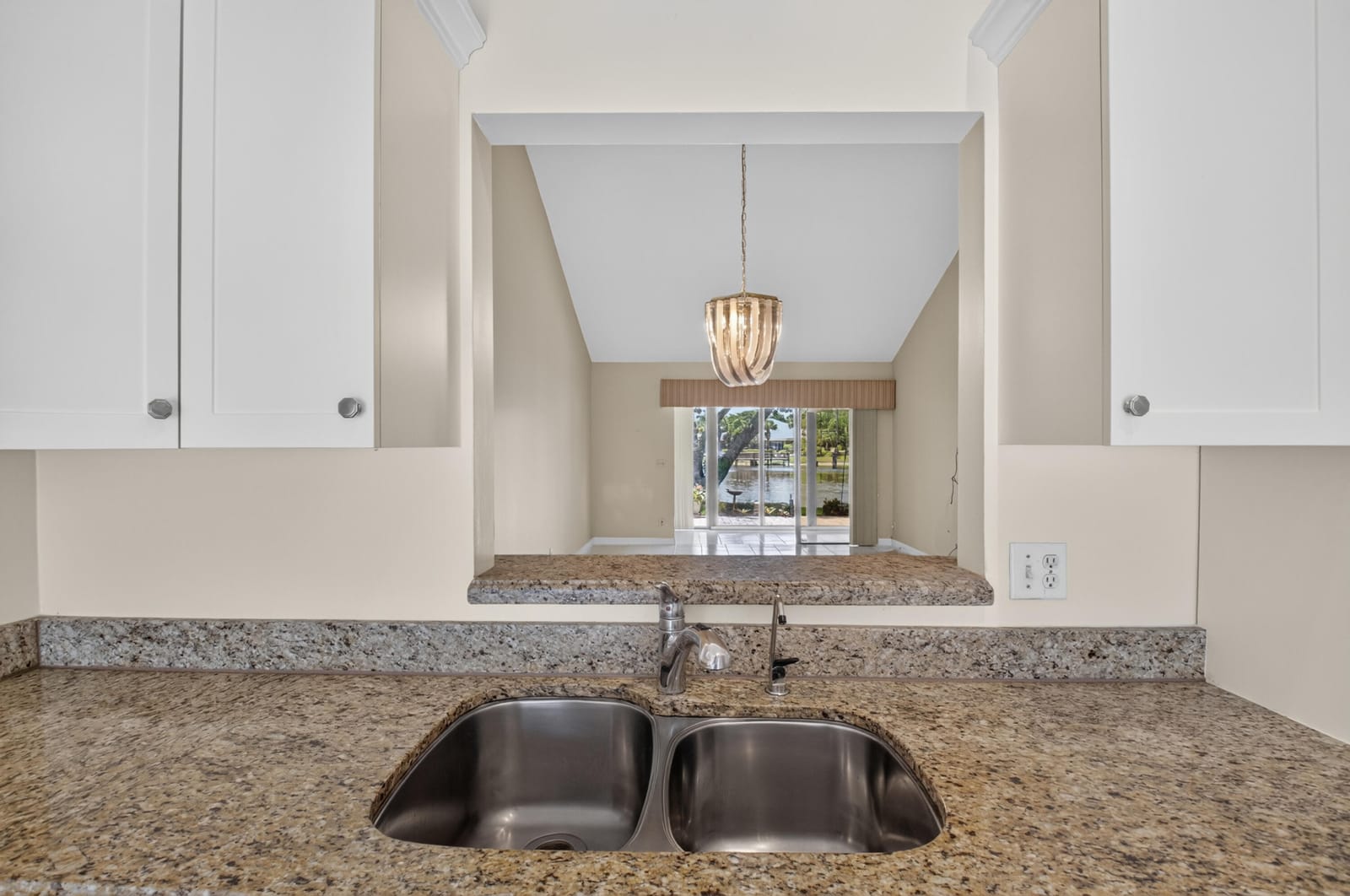 10884 LAKE FRONT Place — photo 11