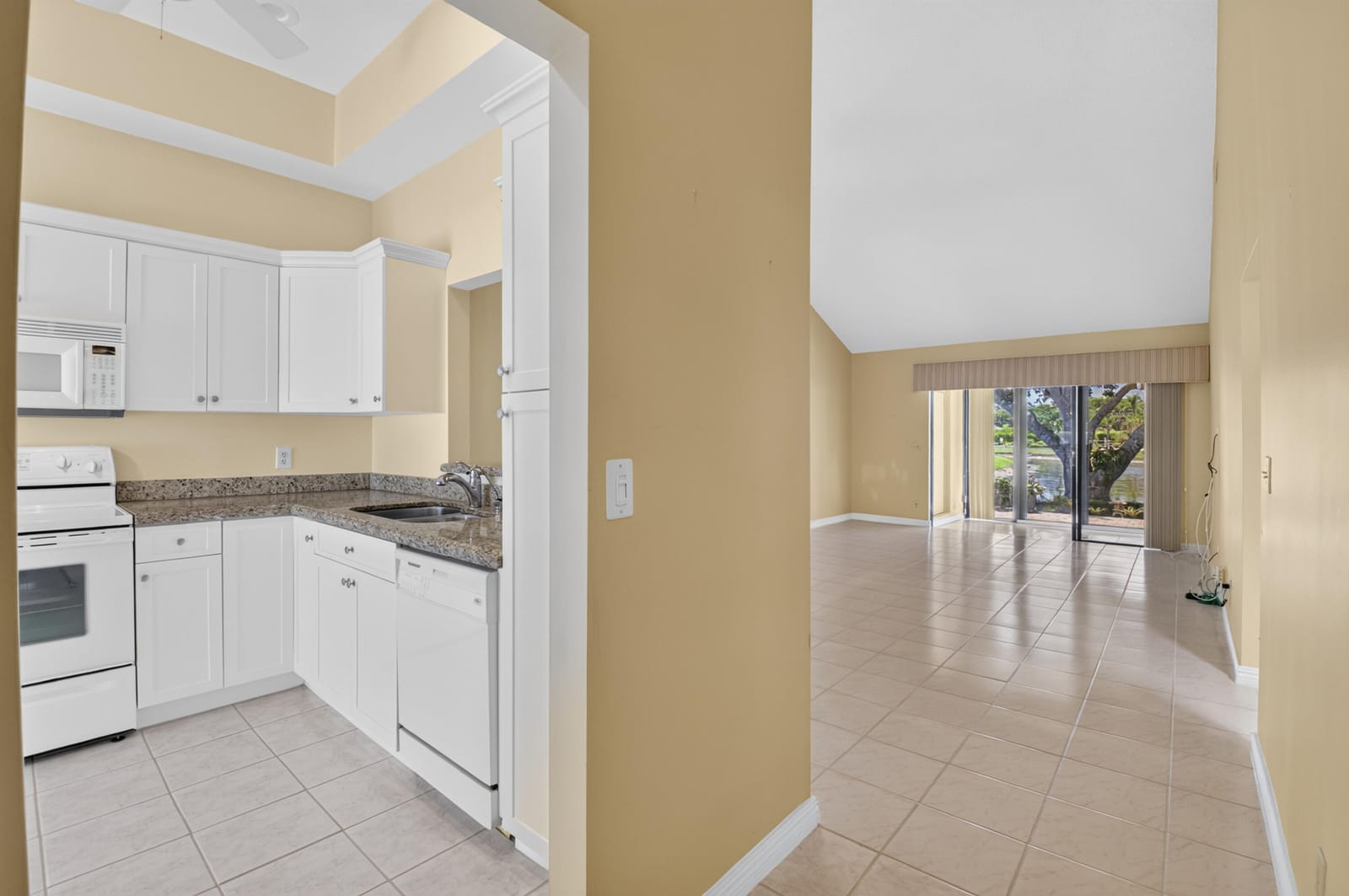10884 LAKE FRONT Place, Boca Raton, FL 33498 photo 14