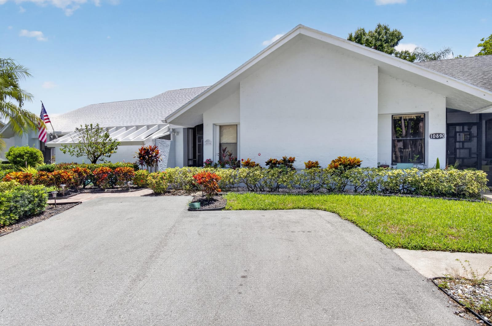 10884 LAKE FRONT Place — photo 4