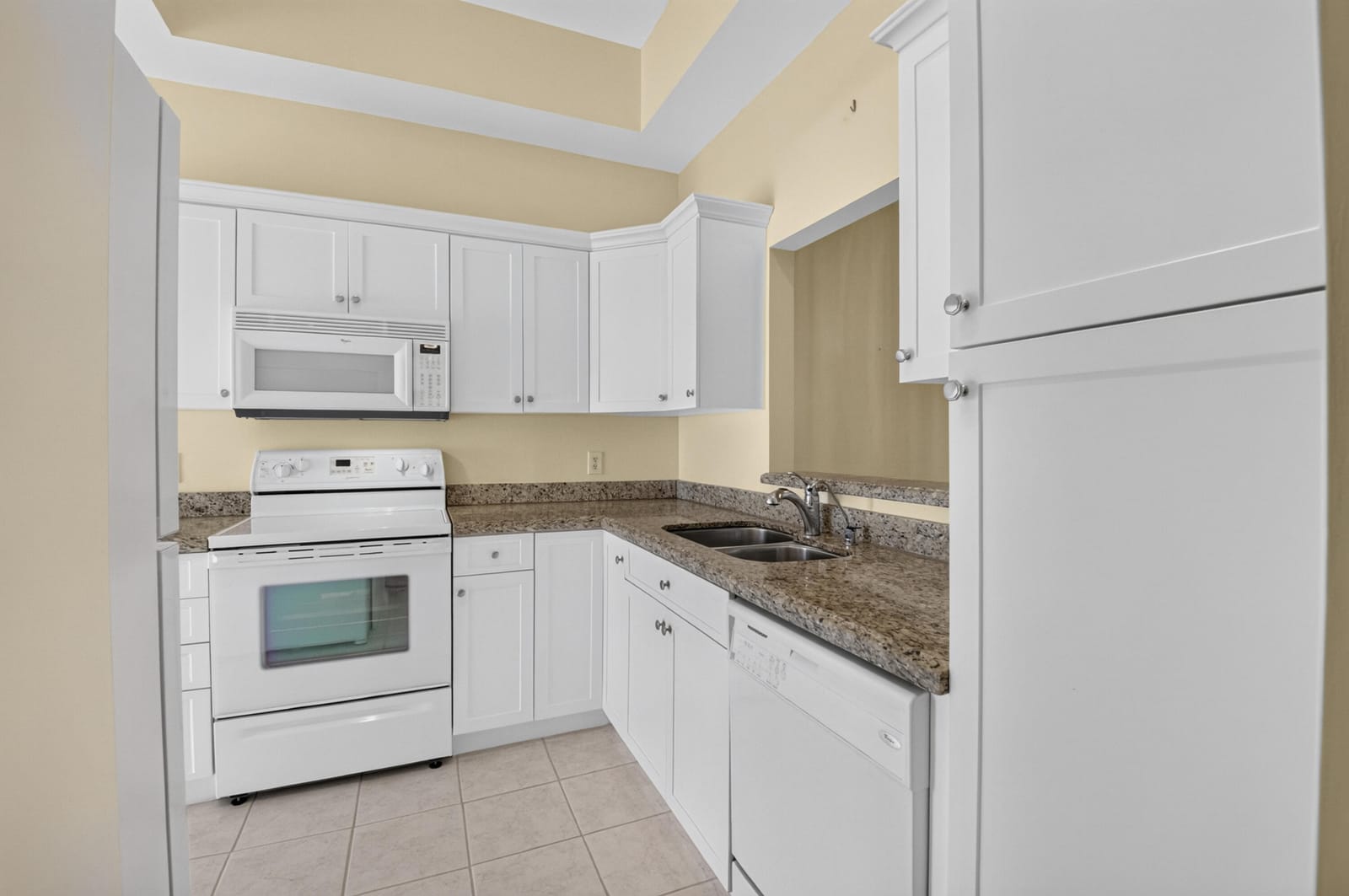 10884 LAKE FRONT Place — photo 9