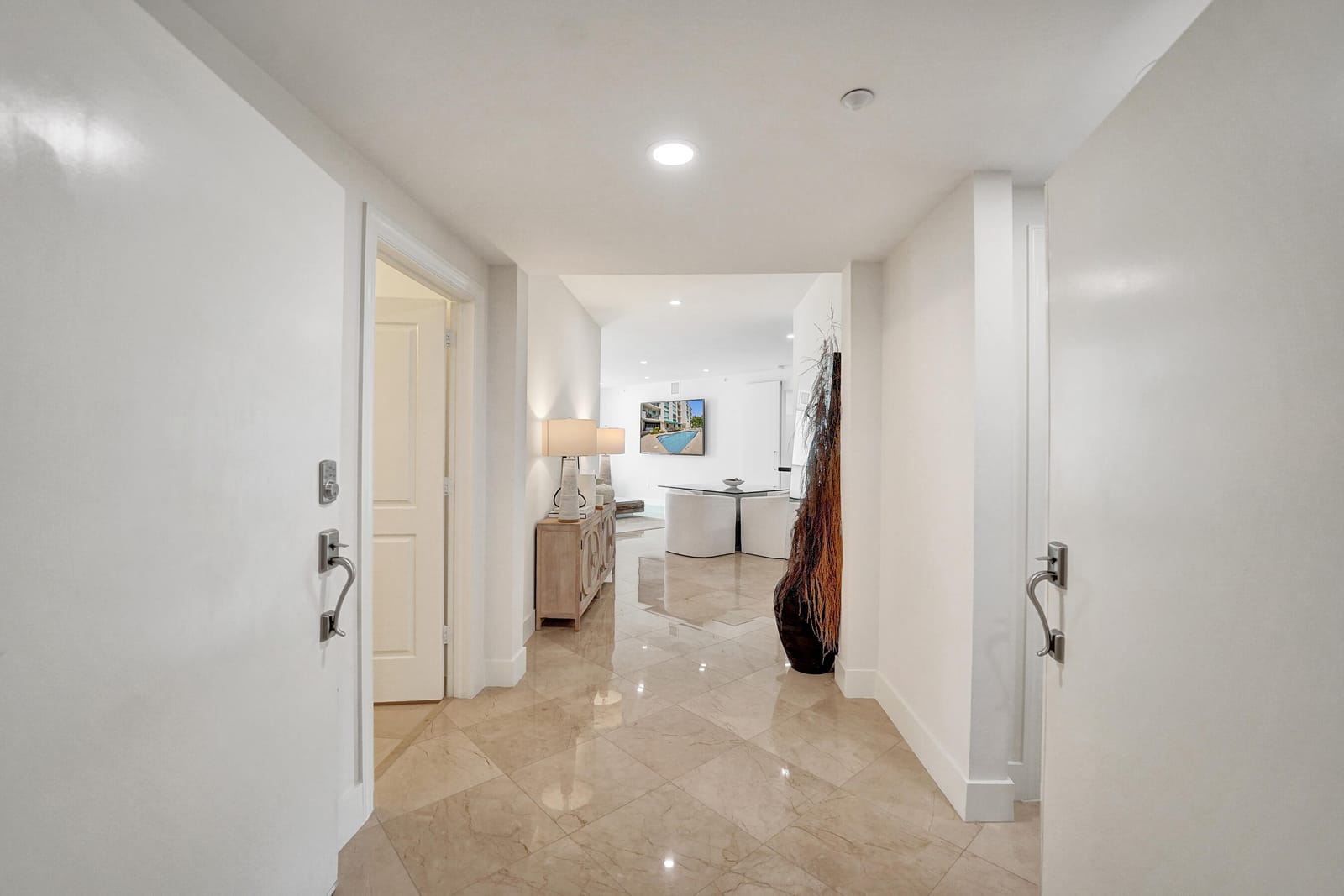 410 Hendricks Isle 203 — photo 7