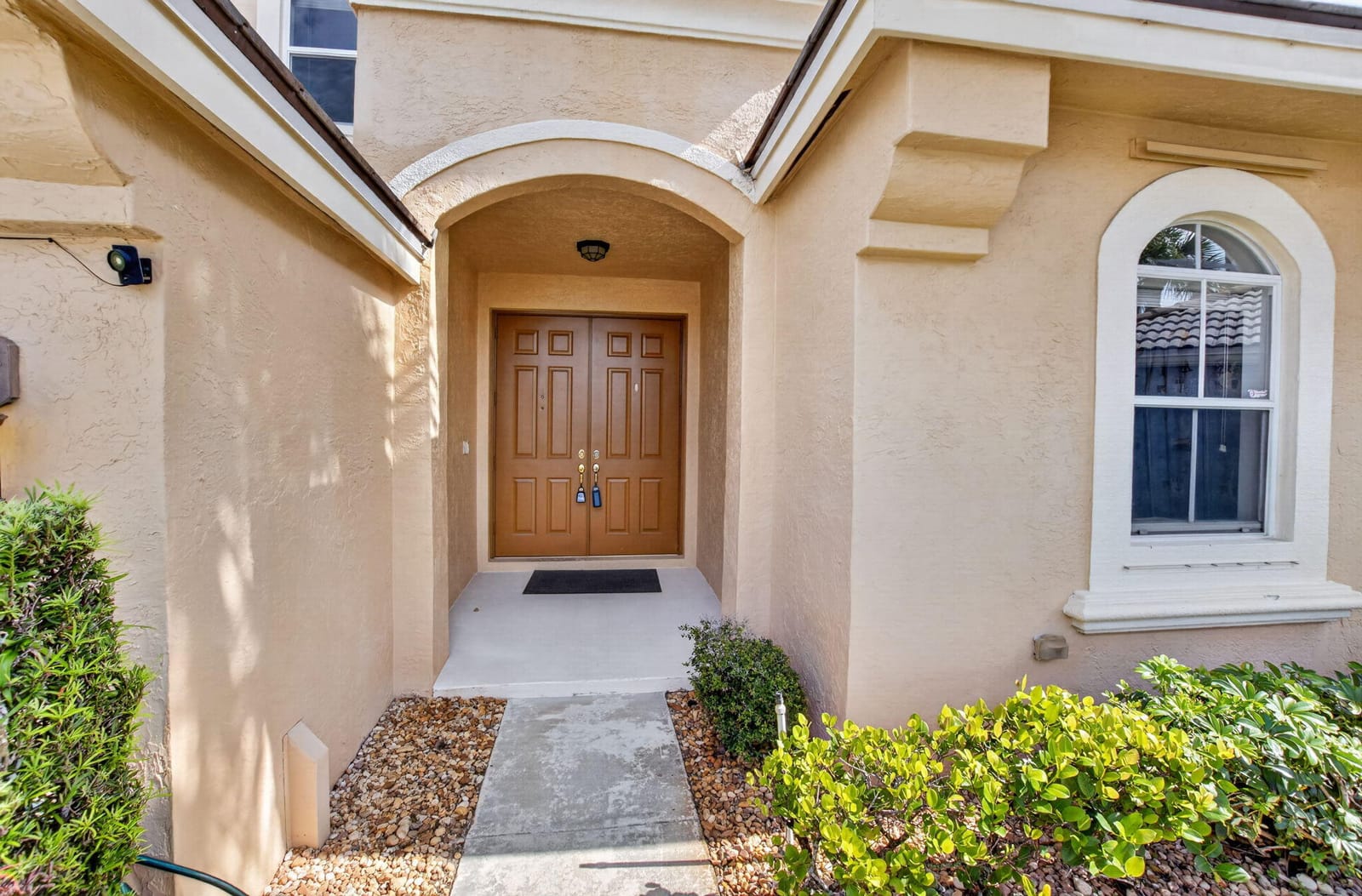 7541 DOWNWINDS Lane — photo 2