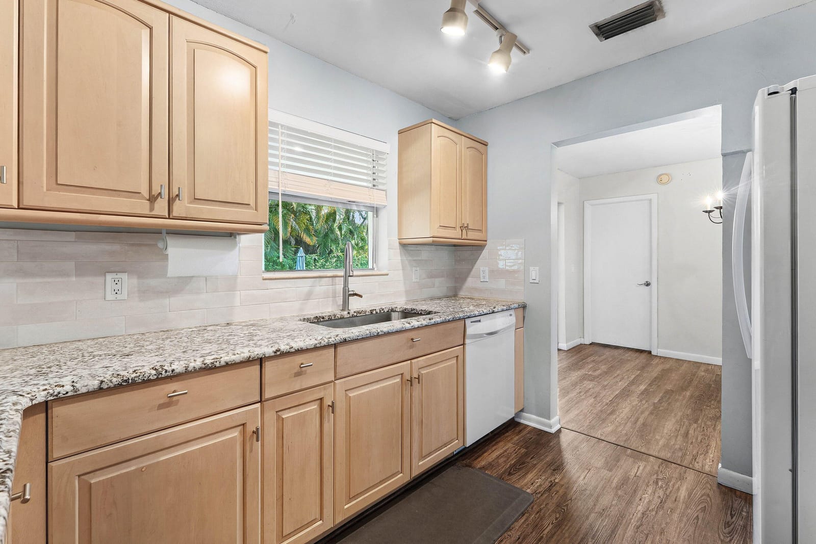 11592 Ficus Street — photo 2
