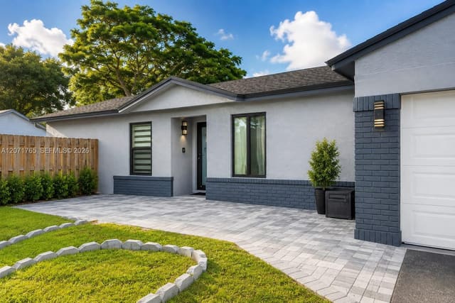 8601 NW 192nd Terrace, sold in ZIP 33015, Hialeah, FL