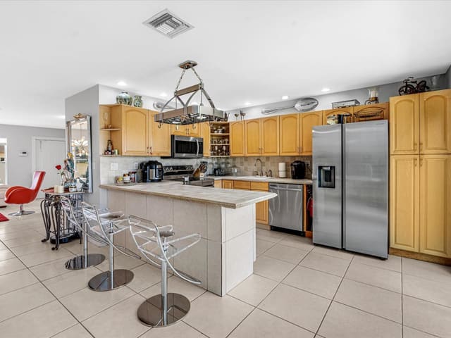 3370 BEAU RIVAGE Drive 3A, Pompano Beach, FL 33064